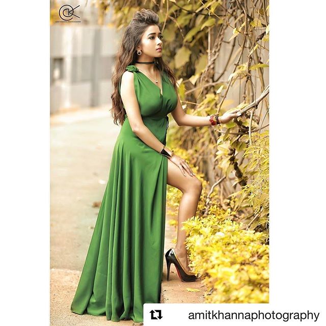 रेड-हॉट बिकिनी में नजर आईं सीरियल RED & HOT! ‘Uttran’ actress Tina Dutta poses in BIKINI for a perfect Sunday click!