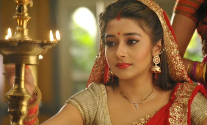 रेड-हॉट बिकिनी में नजर आईं सीरियल RED & HOT! ‘Uttran’ actress Tina Dutta poses in BIKINI for a perfect Sunday click!