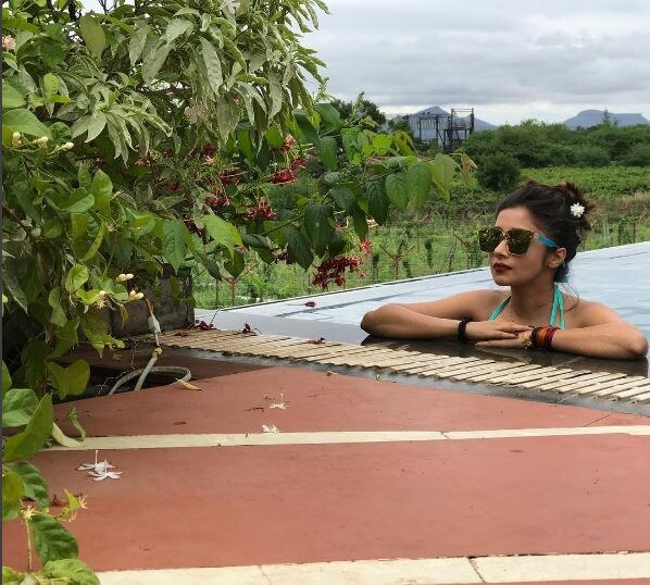 रेड-हॉट बिकिनी में नजर आईं सीरियल RED & HOT! ‘Uttran’ actress Tina Dutta poses in BIKINI for a perfect Sunday click!