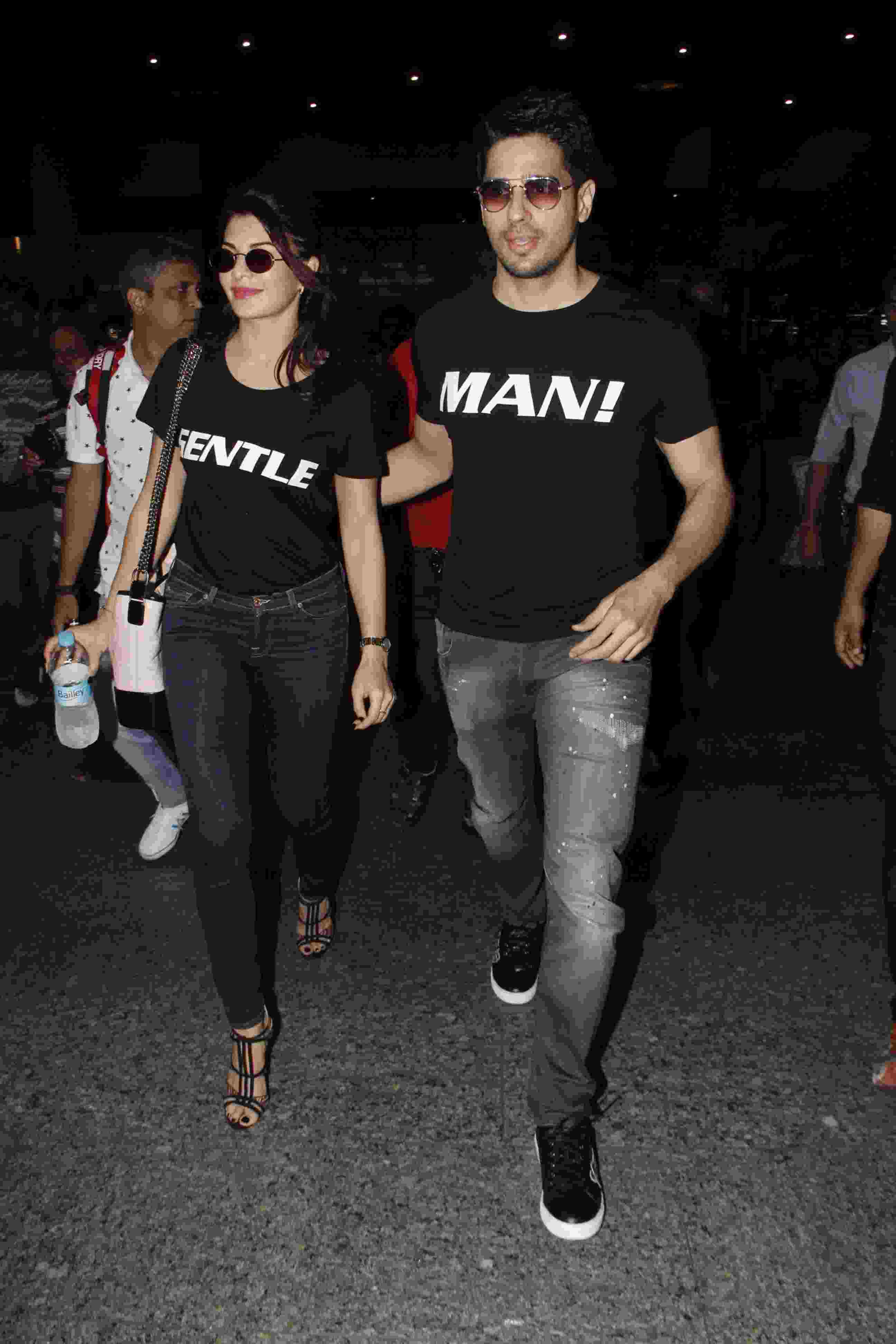 फिल्म अ जेंटलमैन के प्रमोशन के दौरान सिद्धार्थ ने जैकलीन को किया पैंपर Sidharth Malhotra and Jacqueline Fernandez promote their upcoming movie A Gentleman