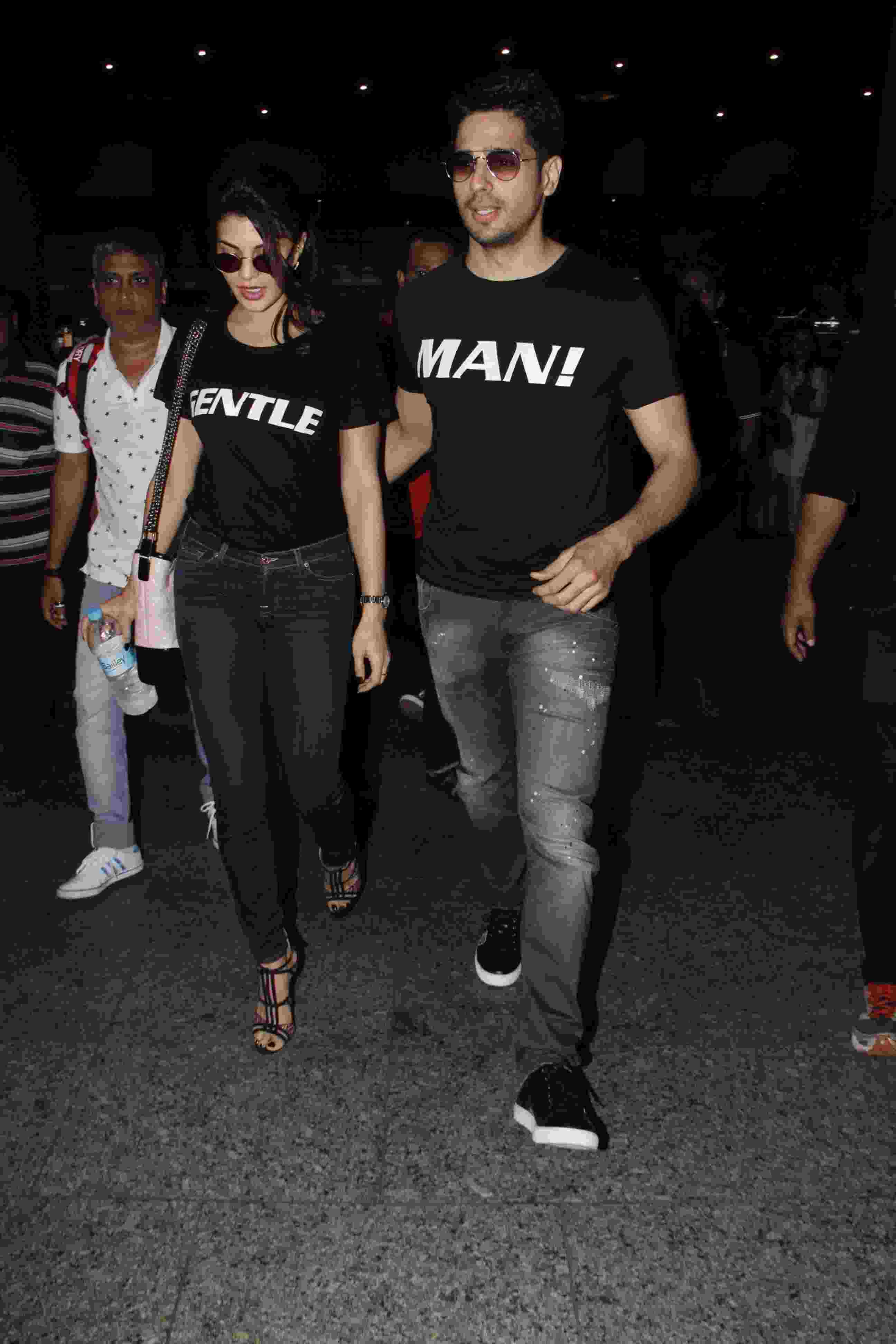 फिल्म अ जेंटलमैन के प्रमोशन के दौरान सिद्धार्थ ने जैकलीन को किया पैंपर Sidharth Malhotra and Jacqueline Fernandez promote their upcoming movie A Gentleman