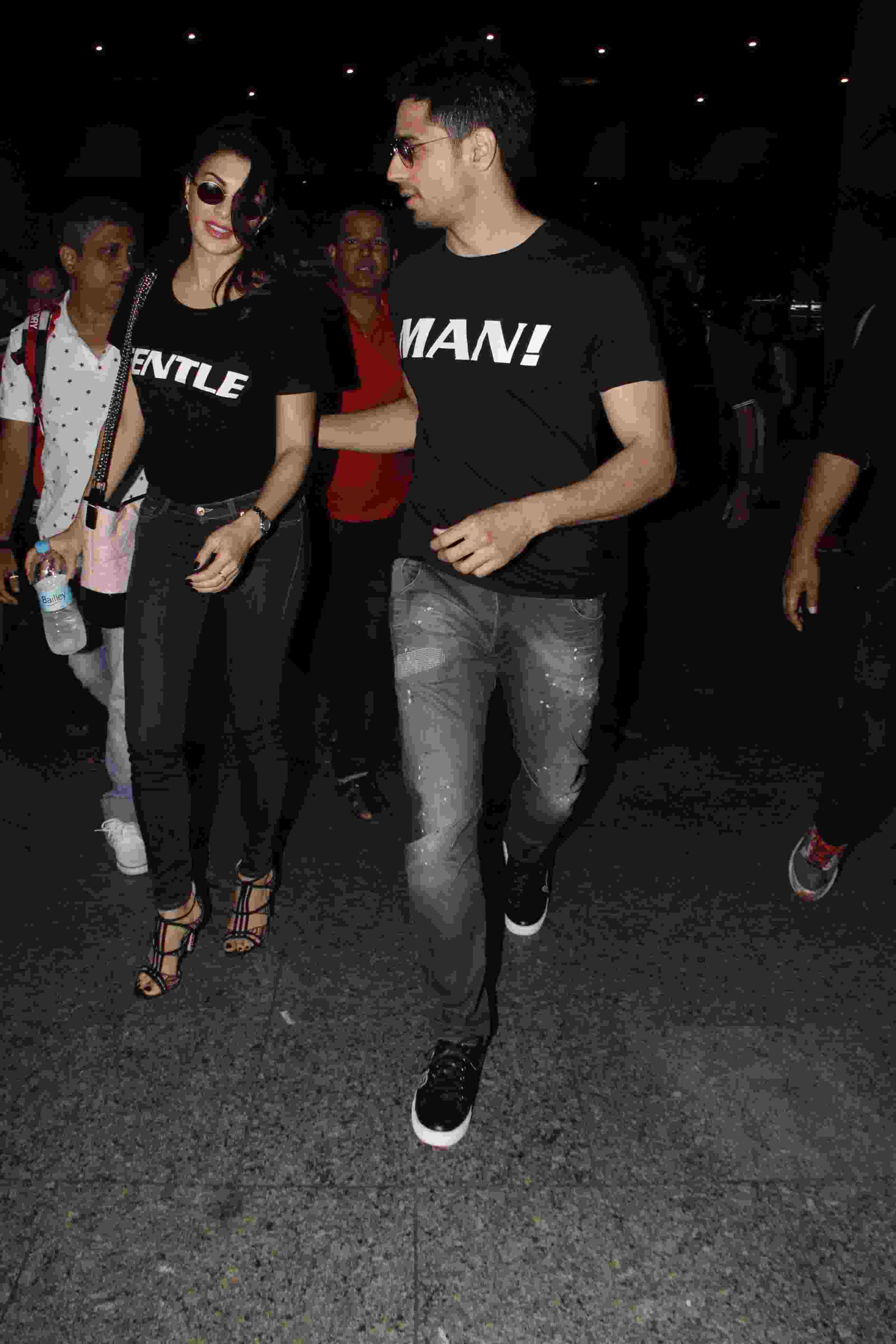 फिल्म अ जेंटलमैन के प्रमोशन के दौरान सिद्धार्थ ने जैकलीन को किया पैंपर Sidharth Malhotra and Jacqueline Fernandez promote their upcoming movie A Gentleman