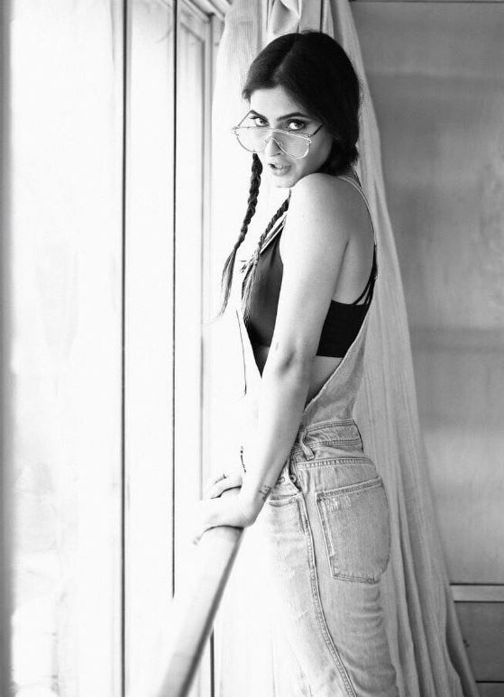 see the latest pics of ‘Ye Hai Mohabbatein”s hot actress karishma sharma