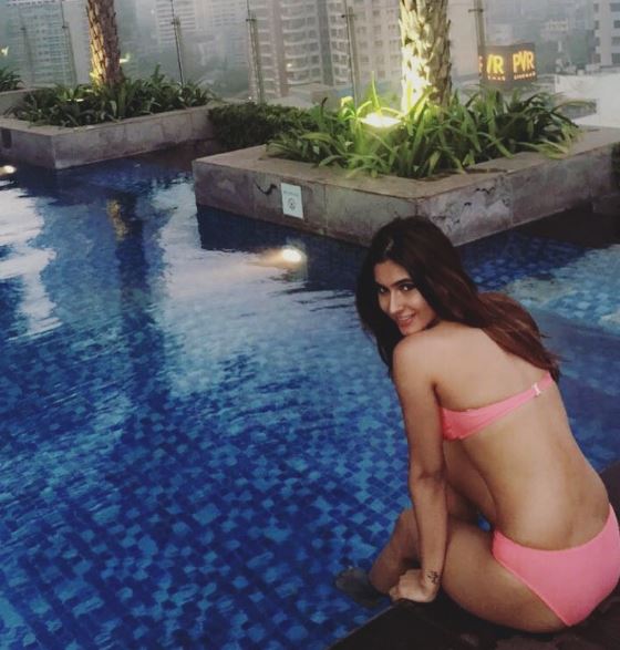 see the latest pics of ‘Ye Hai Mohabbatein”s hot actress karishma sharma