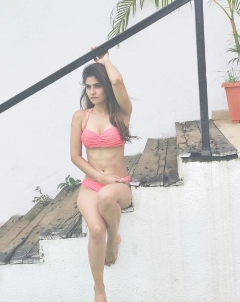 see the latest pics of ‘Ye Hai Mohabbatein”s hot actress karishma sharma