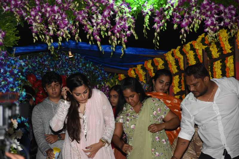 PICS : सलमान खान के परिवार ने किया गणपति बप्पा का भव्य विसर्जन See Pics : Salman Khan’s family bids farewell to their bappa in a grand Ganpati Visarjan ceremony
