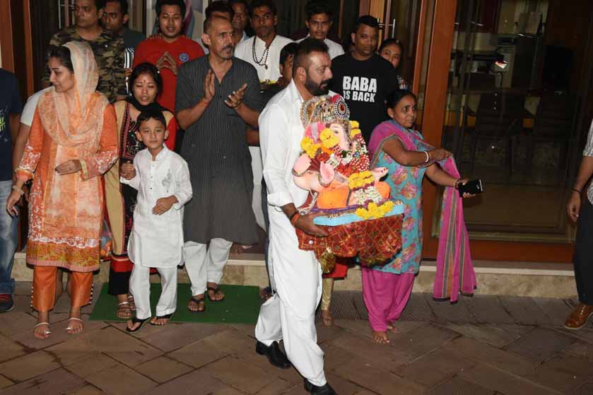 Sanjay Dutt with his twins Shahraan and Iqra bids farewell to their Ganesha idol, view pics