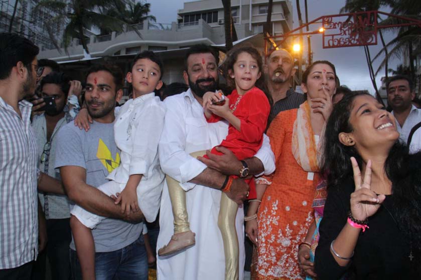 Sanjay Dutt with his twins Shahraan and Iqra bids farewell to their Ganesha idol, view pics