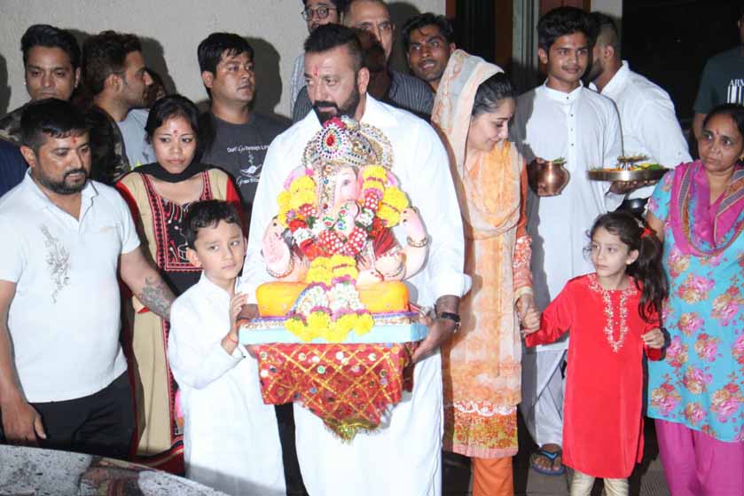 Sanjay Dutt with his twins Shahraan and Iqra bids farewell to their Ganesha idol, view pics