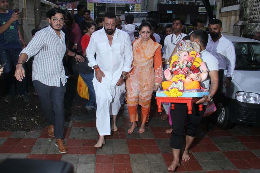 Sanjay Dutt with his twins Shahraan and Iqra bids farewell to their Ganesha idol, view pics