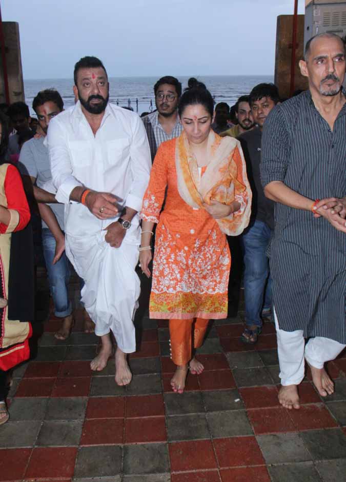 Sanjay Dutt with his twins Shahraan and Iqra bids farewell to their Ganesha idol, view pics