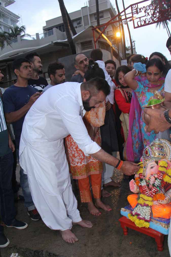 Sanjay Dutt with his twins Shahraan and Iqra bids farewell to their Ganesha idol, view pics