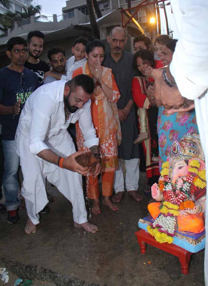 Sanjay Dutt with his twins Shahraan and Iqra bids farewell to their Ganesha idol, view pics