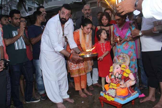 Sanjay Dutt with his twins Shahraan and Iqra bids farewell to their Ganesha idol, view pics