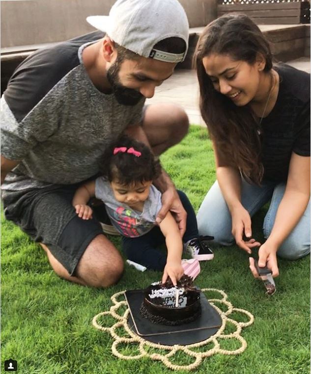 तस्वीरें- देखें किस तरह शाहिद कपूर ने Wife मीरा का बर्थडे बना दिया खास Shahid Kapoor’s wife Mira Rajput is celebrating her 23rd birthday today, See Pics