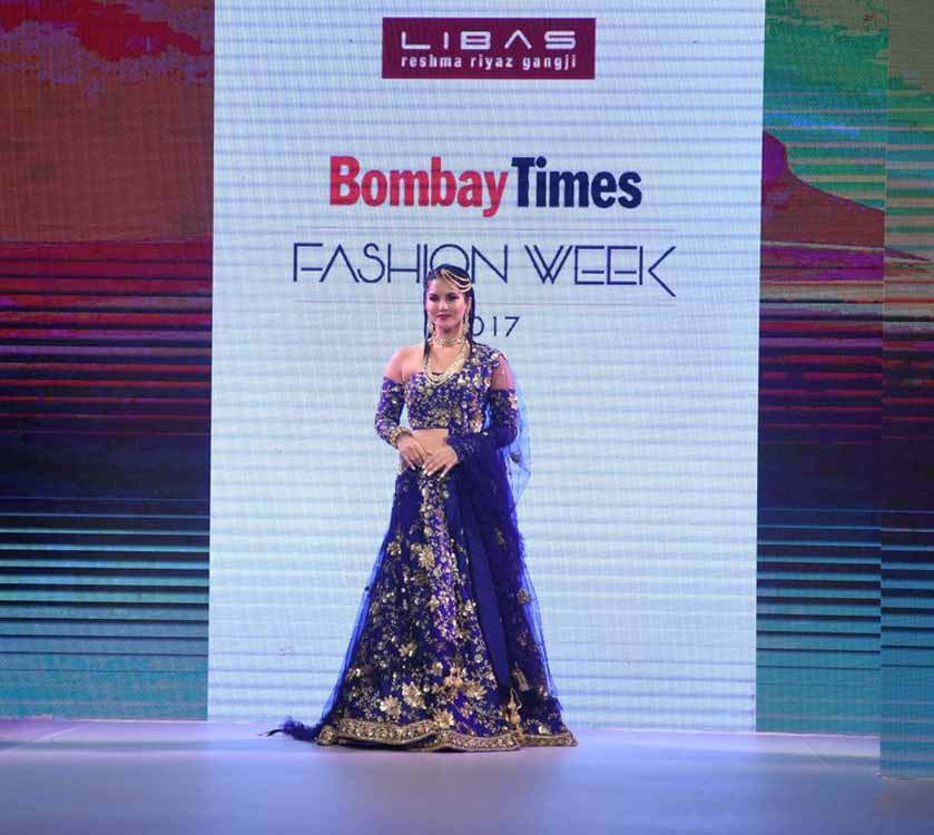 ब्लू लहंगा पहन रैंप पर उतरीं सनी लियोनी, देखें तस्वीरें Sunny Leone walks the ramp at Bombay Times Fashion Week, View Pics