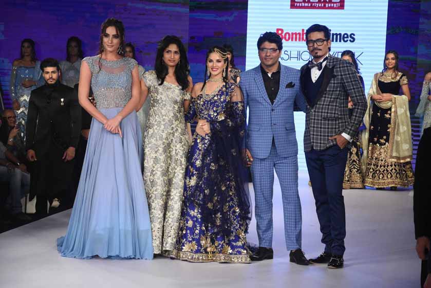 ब्लू लहंगा पहन रैंप पर उतरीं सनी लियोनी, देखें तस्वीरें Sunny Leone walks the ramp at Bombay Times Fashion Week, View Pics
