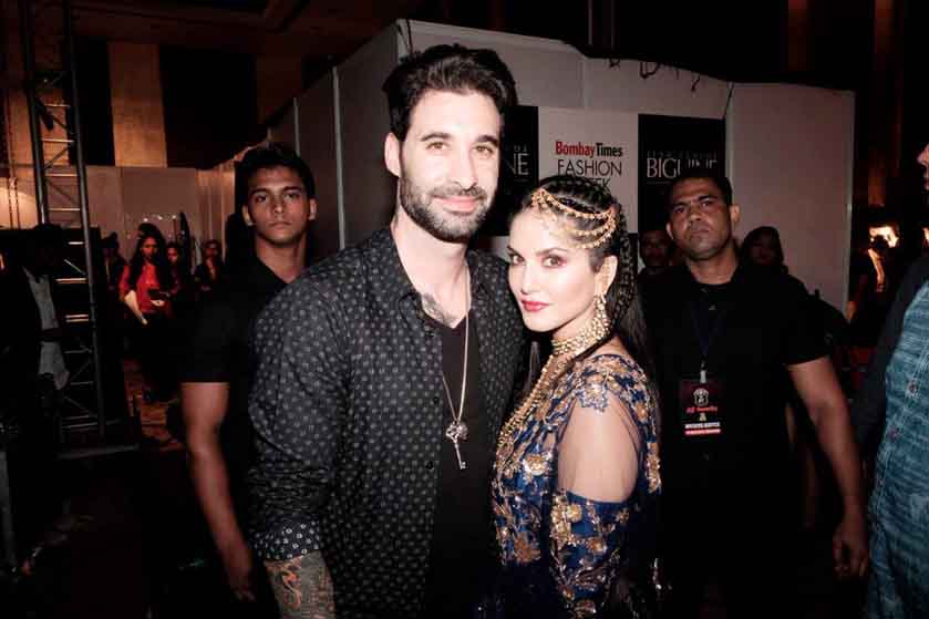 ब्लू लहंगा पहन रैंप पर उतरीं सनी लियोनी, देखें तस्वीरें Sunny Leone walks the ramp at Bombay Times Fashion Week, View Pics