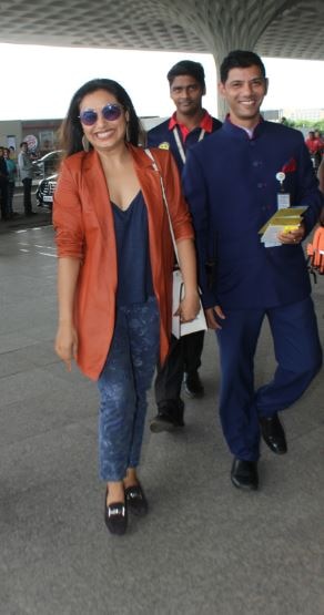 एयरपोर्ट पर ग्लैमरस अंदाज़ में कैमरे में कैद हुईं रानी मुखर्जी! See the latest pictures of Rani Mukerji