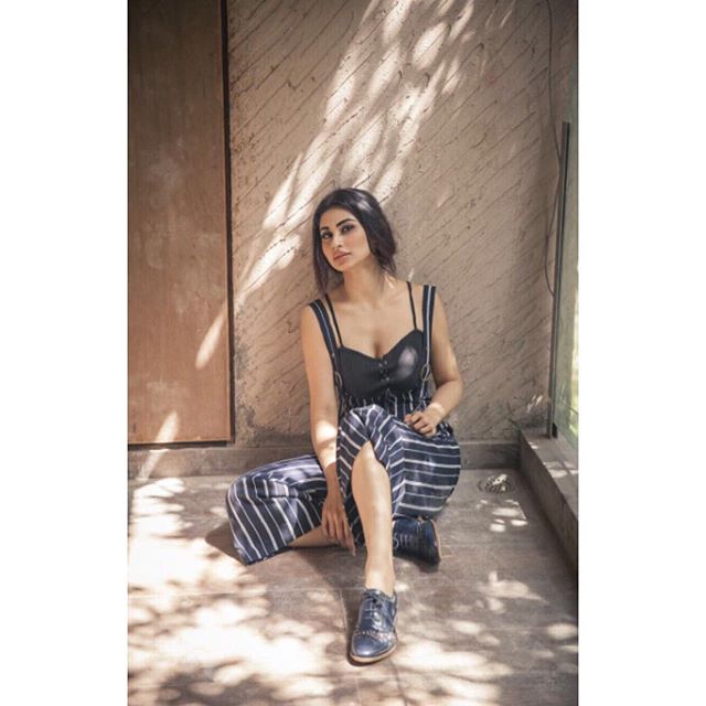 मस्ती में मशगूल मौनी रॉय ने इंस्टा पर शेयर की हैपनिंग तस्वीरें See the latest pictures of Mouni Roy