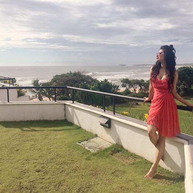 मस्ती में मशगूल मौनी रॉय ने इंस्टा पर शेयर की हैपनिंग तस्वीरें See the latest pictures of Mouni Roy