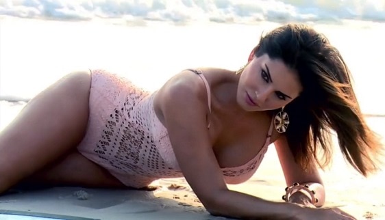 सनी लियोनी के कंडोम एड को लेकर गुजरात में मचा Condom ad of sunny leone creates controversy in Gujarat