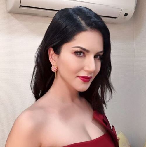सनी लियोनी के कंडोम एड को लेकर गुजरात में मचा Condom ad of sunny leone creates controversy in Gujarat