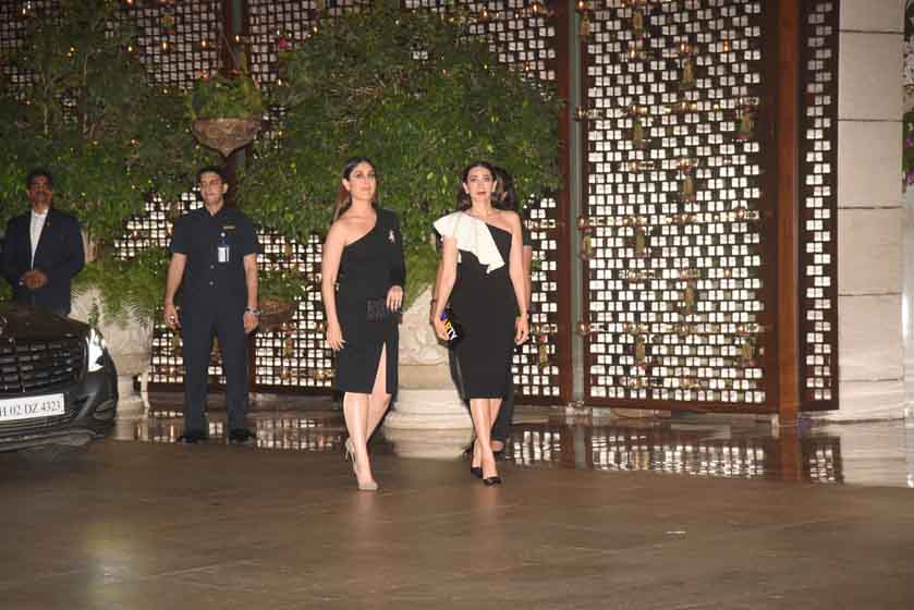 PHOTOS: अंबानी की पार्टी में ब्लैक ड्रेस में पहुंची बेबो, दिखाया अपना सेक्सी लुक Sister Kareena Kapoor Khan and Karisma Kapoor shines at Ambani bash