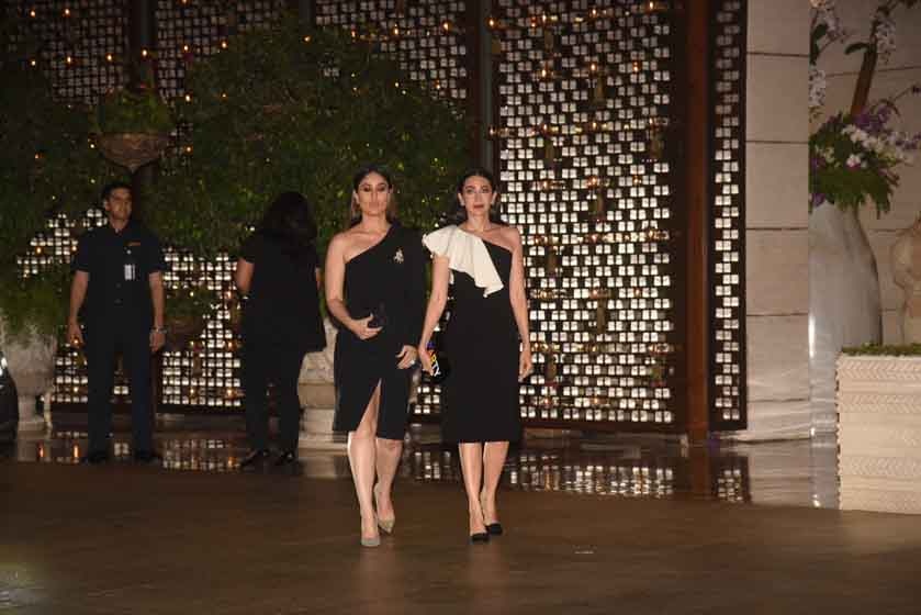 PHOTOS: अंबानी की पार्टी में ब्लैक ड्रेस में पहुंची बेबो, दिखाया अपना सेक्सी लुक Sister Kareena Kapoor Khan and Karisma Kapoor shines at Ambani bash