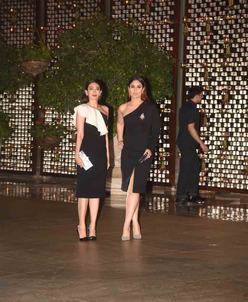 PHOTOS: अंबानी की पार्टी में ब्लैक ड्रेस में पहुंची बेबो, दिखाया अपना सेक्सी लुक Sister Kareena Kapoor Khan and Karisma Kapoor shines at Ambani bash