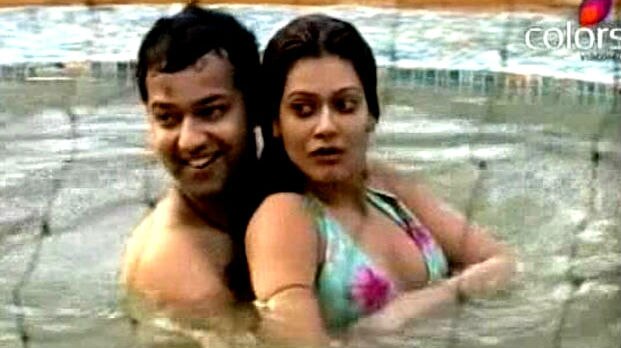 बिग बॉस: सनी लियोनी से लेकर मोनालिसा तक, इन हसीनाओं ने बिकिनी अवतार से मचाई सनसनी Bigg Boss: Bikini babes of the house over the years