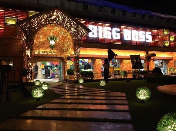 Bigg Boss 11 : कंटेस्टेंट्स के लिए बने घर की Inside तस्वीरें हुईं वायरल, देखें... Bigg Boss 11: Inside Photos of house went Viral on Social Media