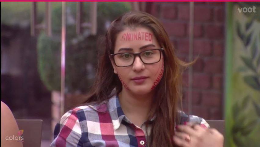 Bigg Boss 11, Day 2: नौटंकी की वजह से नॉमिनेट हुईं शिल्पा शिंदे, हिना खान को पड़ोसियों ने बचाया Bigg Boss 11 october 3rd written episode update Bigg Boss 11 Nomination