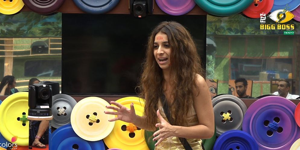 Bigg Boss 11, Day 2: नौटंकी की वजह से नॉमिनेट हुईं शिल्पा शिंदे, हिना खान को पड़ोसियों ने बचाया Bigg Boss 11 october 3rd written episode update Bigg Boss 11 Nomination