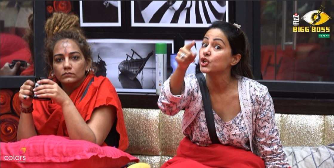 Bigg Boss 11: दूध के पैकेट को लेकर हिना खान और अर्शी खान के बीच हुआ घमासान BIGG BOSS 11: Hina Khan gets into MASSIVE FIGHT with Arshi Khan