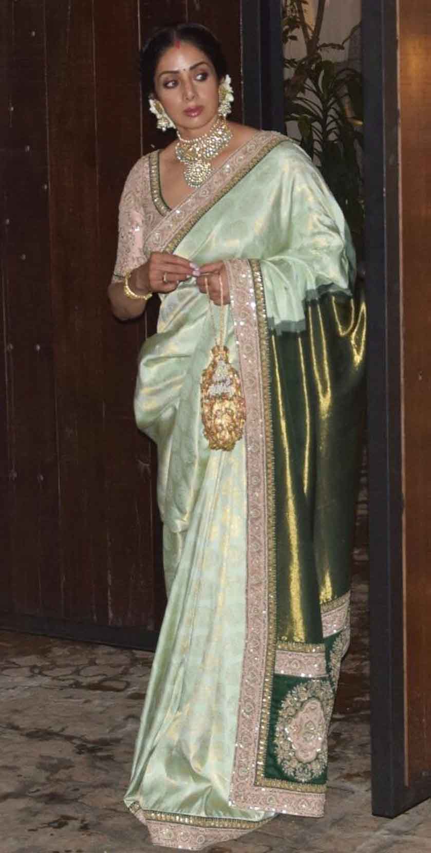 श्रीदेवी, शिल्पा शेट्टी और रवीना टंडन ने अनिल कपूर के घर सेलिब्रेट किया करवा चौथ, देखें तस्वीरें Sridevi, Raveena Tandon, Shilpa Shetty, Neelam’s Karwa Chauth Celebration pics