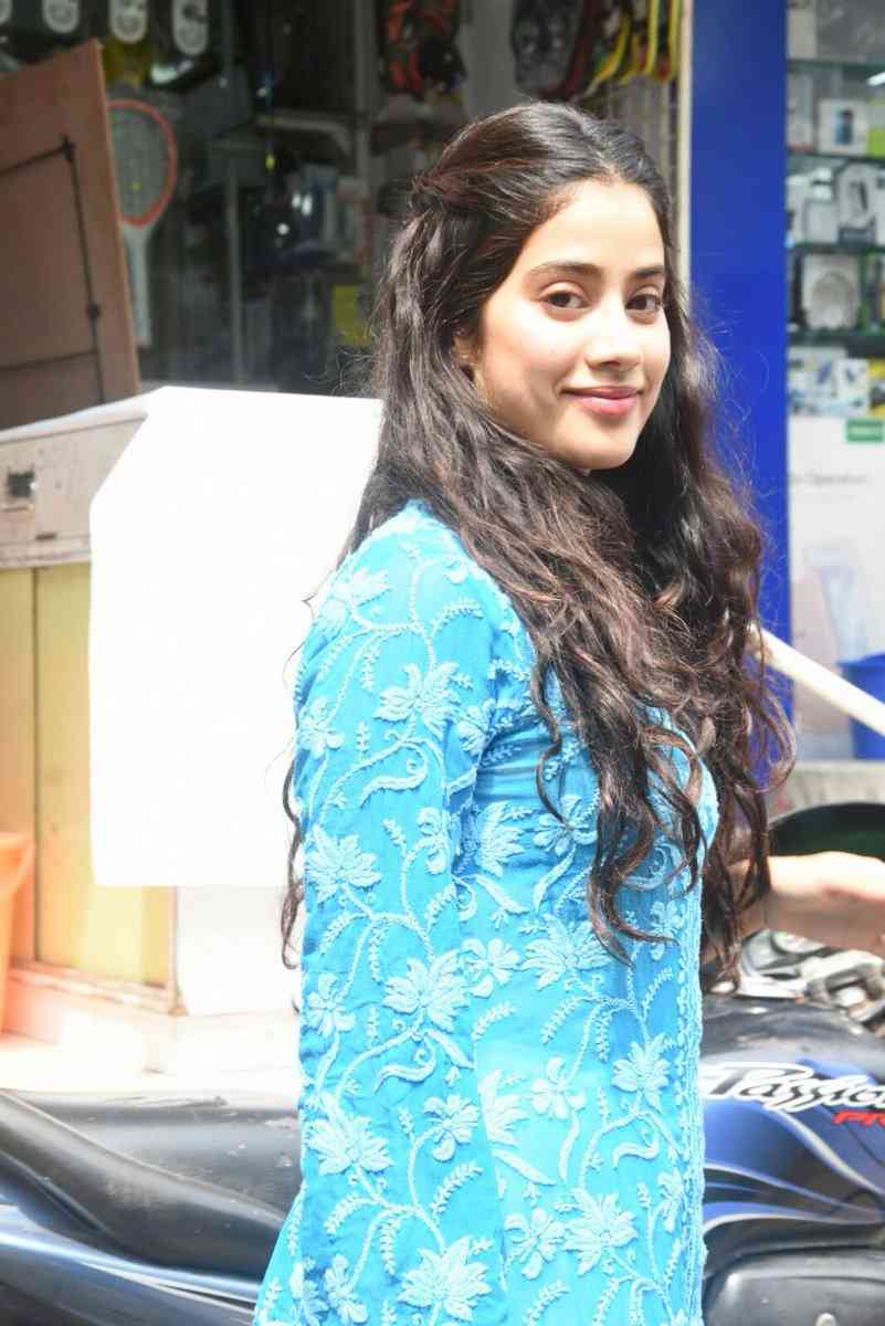 देसी लुक में नज़र आईं श्रीवेदी की बड़ी बेटी जाह्नवी See the latest pictures of Jahnavi Kapoor