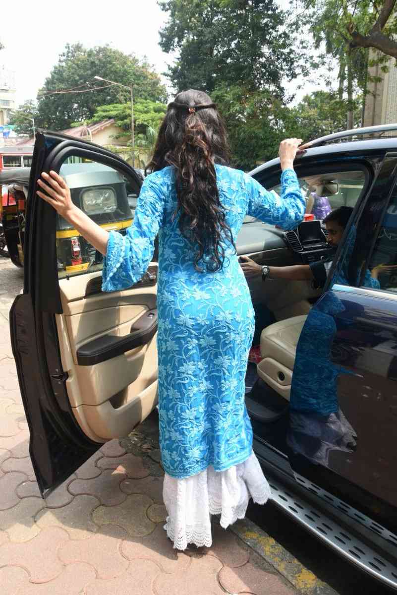 देसी लुक में नज़र आईं श्रीवेदी की बड़ी बेटी जाह्नवी See the latest pictures of Jahnavi Kapoor