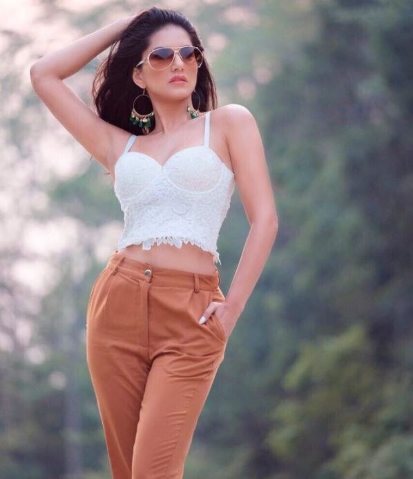 सनी लियोनी ने अपनी तस्वीरों से गुलज़ार किया इंस्टाग्राम SEE THE LATEST PICS OF SUNNY LEONE
