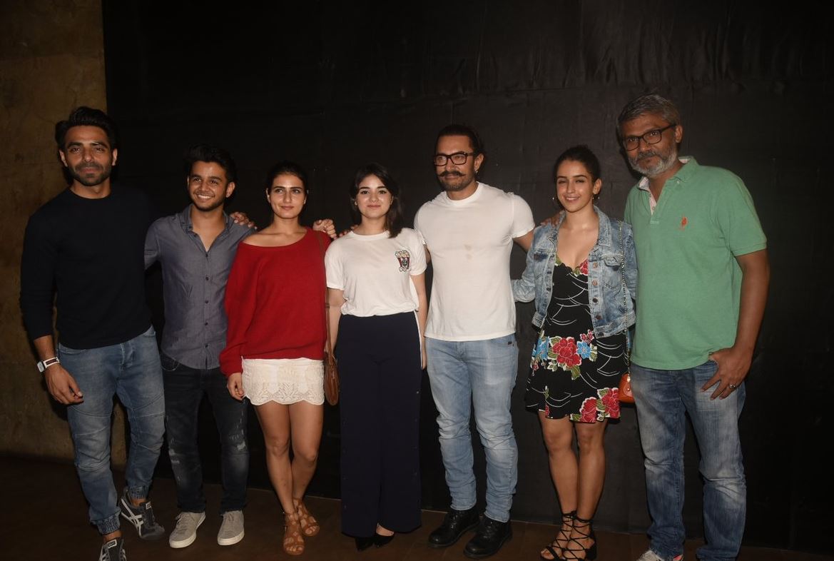 ‘सीक्रेट सुपरस्टार’ की स्क्रीनिंग में शामिल हुई ‘दंगल’ की पूरी टीम, देखें तस्वीरें ‘Dangal’ stars Fatima sana sheikh, sanya malhotra and many celebs attends ‘Secret superstar’ sreening