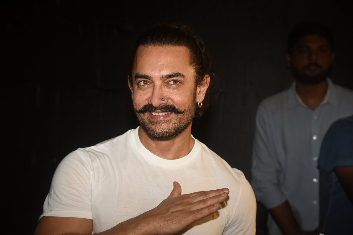 ‘सीक्रेट सुपरस्टार’ की स्क्रीनिंग में शामिल हुई ‘दंगल’ की पूरी टीम, देखें तस्वीरें ‘Dangal’ stars Fatima sana sheikh, sanya malhotra and many celebs attends ‘Secret superstar’ sreening