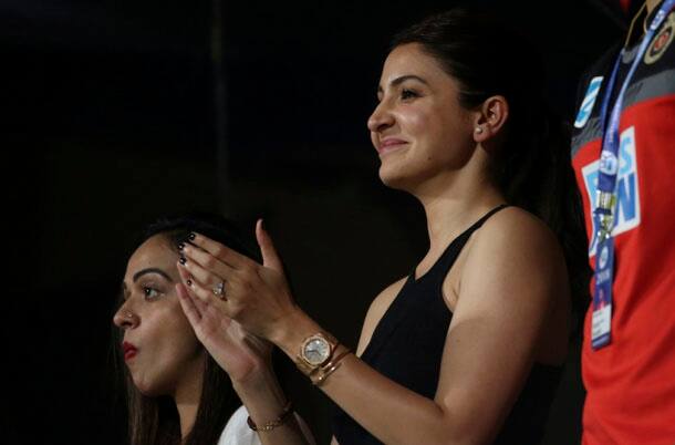 Anushka and Preity Zinta standing in the stadium against each other, these beautiful pictures came out after the match