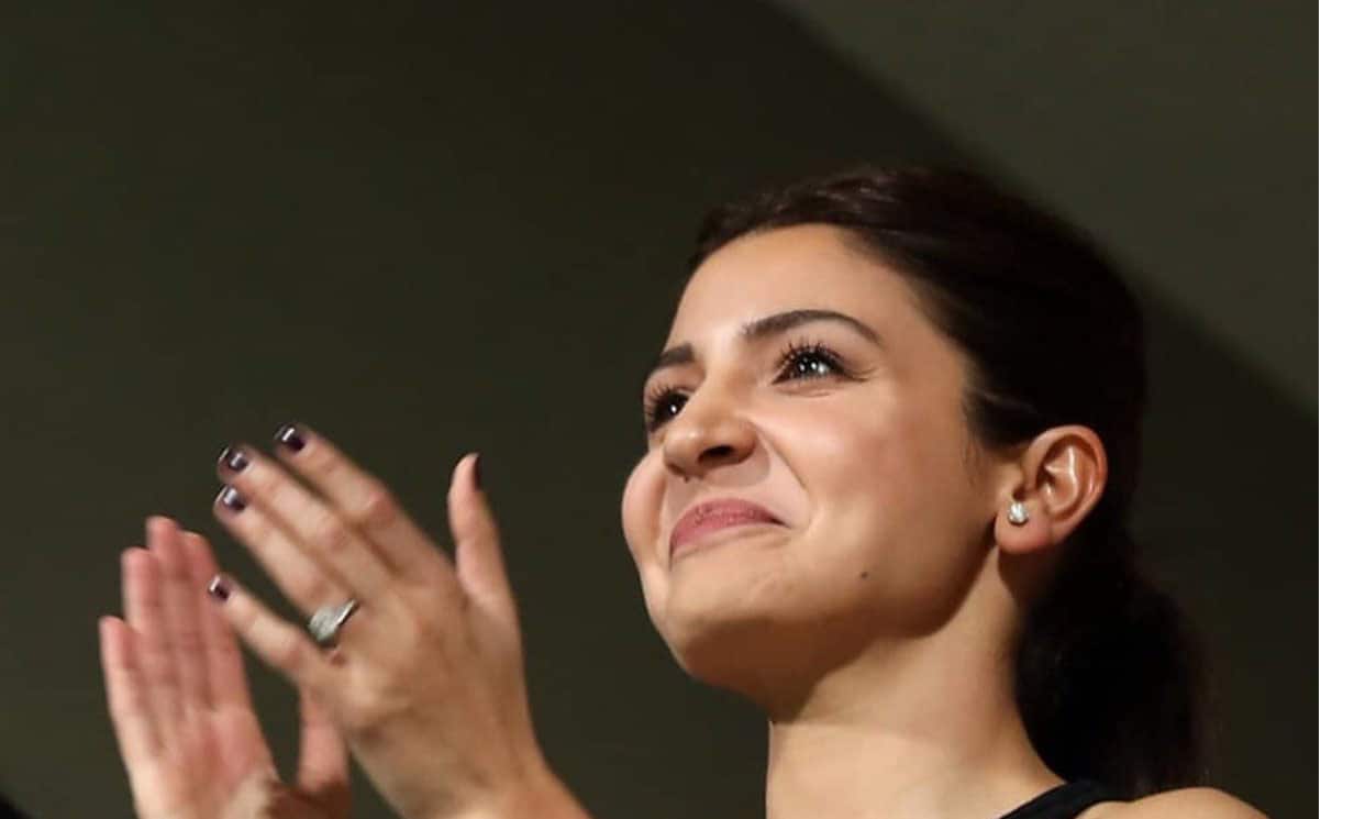 Anushka and Preity Zinta standing in the stadium against each other, these beautiful pictures came out after the match