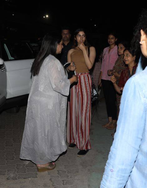 Photos: Jannewi's debut film 'Dhadk' shoots over, Bonnie Kapoor on daughters' dinner Photos: Jannewi's debut film 'Dhadk' shoots over, Bonnie Kapoor on daughters' dinner