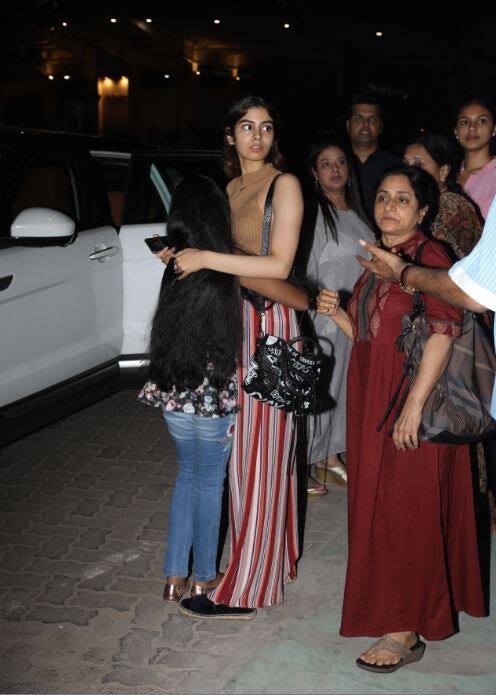 Photos: Jannewi's debut film 'Dhadk' shoots over, Bonnie Kapoor on daughters' dinner Photos: Jannewi's debut film 'Dhadk' shoots over, Bonnie Kapoor on daughters' dinner