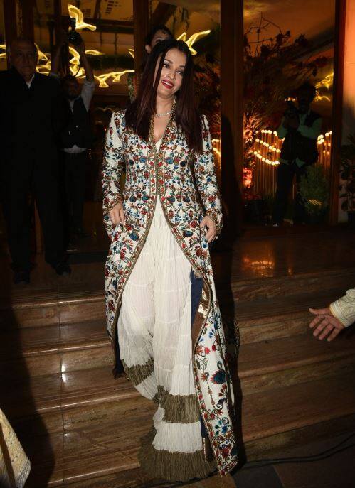 Photos: From Sonam Kapoor to Aishwarya Rai, this Bollywood star appeared in the reception last night. Photos: From Sonam Kapoor to Aishwarya Rai, this Bollywood star appeared in the reception last night.