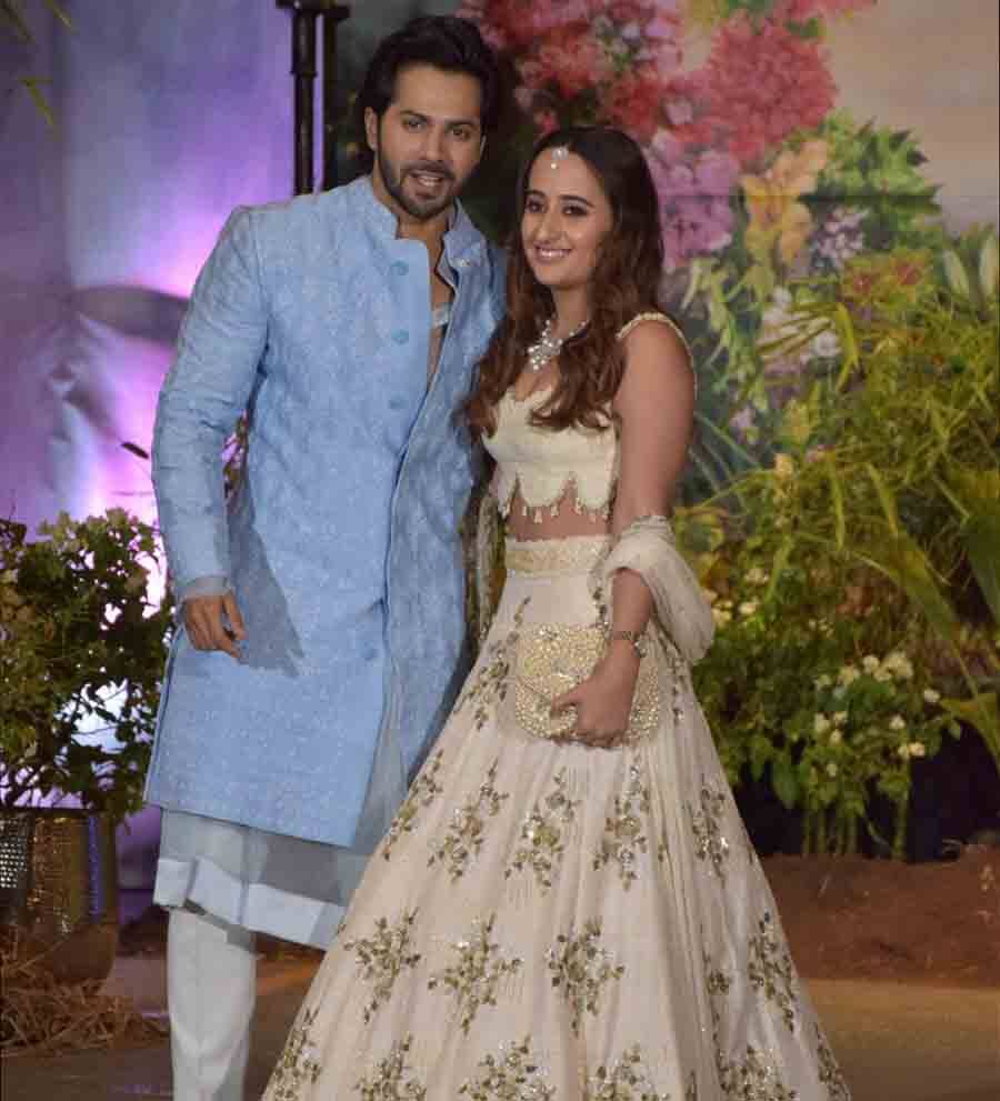Varun Dhawan reached Sonam Kapoor's reception with girlfriend Natha Dalal