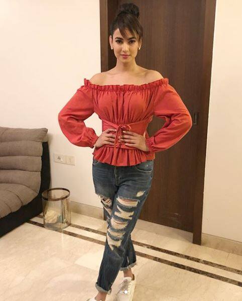 Birthday Special: Bold Scenes and Royal Backgrounds Can not Save The Career of Sonal Chauhan, Know What are Now