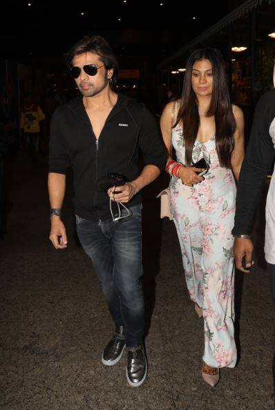 Angad-Neha and Himesh-Sonia, returning to the heart of Honeymoon, look in the pictures, the joy of the face Angad-Neha and Himesh-Sonia, returning to the heart of Honeymoon, look in the pictures, the joy of the face