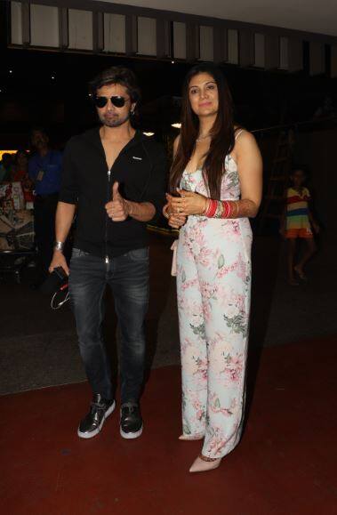 Angad-Neha and Himesh-Sonia, returning to the heart of Honeymoon, look in the pictures, the joy of the face Angad-Neha and Himesh-Sonia, returning to the heart of Honeymoon, look in the pictures, the joy of the face